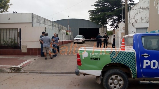 Trágico sábado: un hombre murió al caer del techo de un galpón