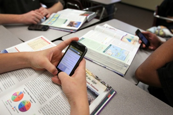 En Arrecifes un colegio no permitirá el ingreso de alumnos con celulares