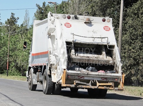 Empleado municipal fue atropellado por el camión de la basura 