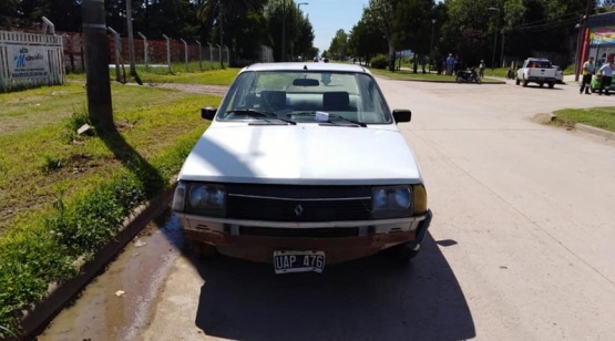 Un hombre resultó herido al colisionar su moto contra un auto