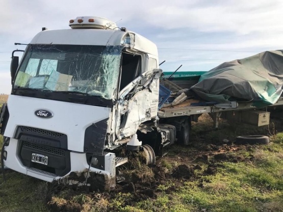 Chocaron dos camiones en la Ruta 32