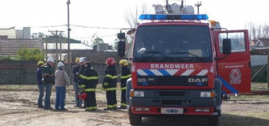 Dos dotaciones de bomberos trabajaron en un importante incendio de una vivienda 