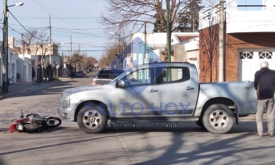 Accidente en 25 de Mayo y Guemes: una mujer resultó herida