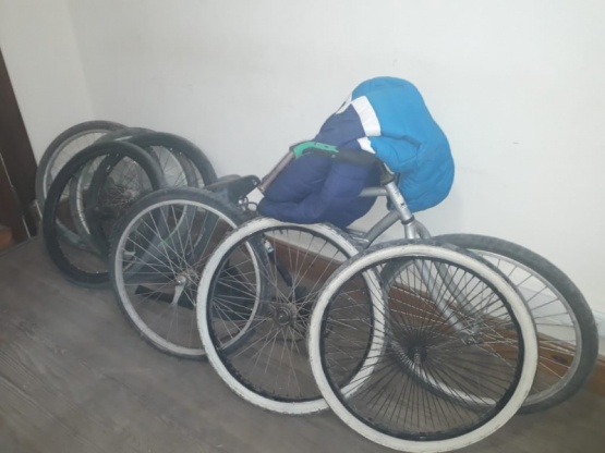 La policía recuperó las ruedas una bicicleta que fueron robadas en la Escuela Técnica 