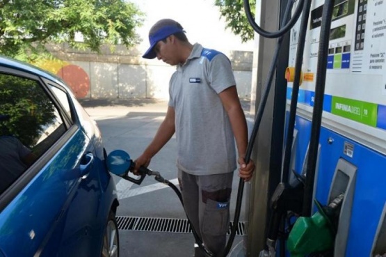 Aumenta la nafta: el Gobierno autorizó un incremento del 4%