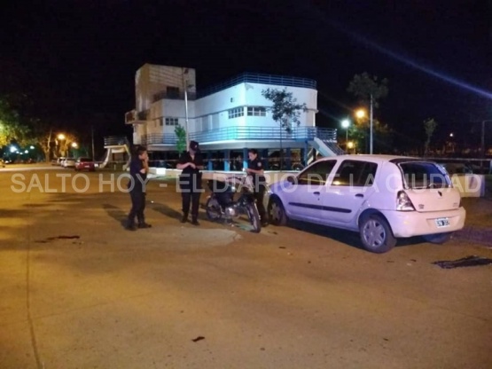 Violento accidente en la rotonda del balneario municipal 