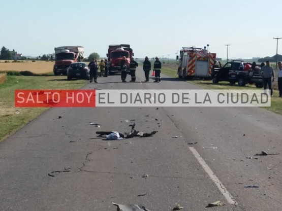 Un auto y un camión unimog colisionaron en el acceso Arroyo Dulce