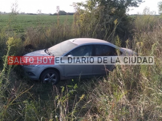 Perdió el control del auto y despistó en el camino a Berdier 