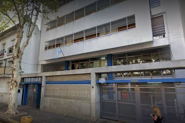 Contagios masivos: detectan 39 infectados en un geriátrico de Flores donde hubo una muerte por el virus