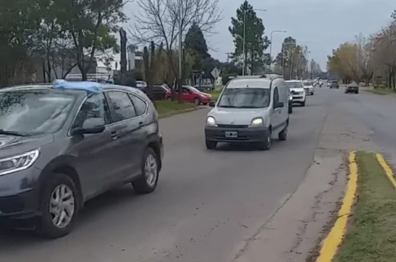 Rompieron la cuarentena y marcharon en caravana por el centro de Salto