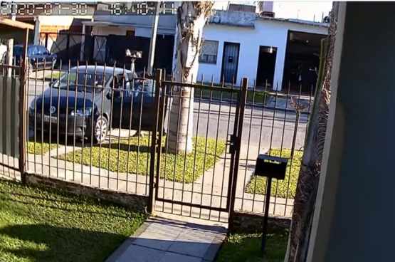 Salió a trabajar y le robaron el auto con su hijo adentro: dos cuadras después arrojaron al nene a la calle