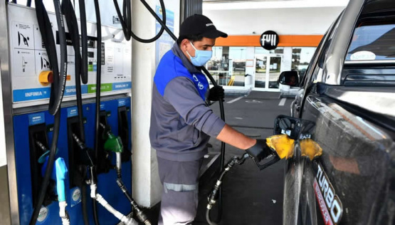 El Gobierno autorizará una suba del 7% en el precio de los combustibles