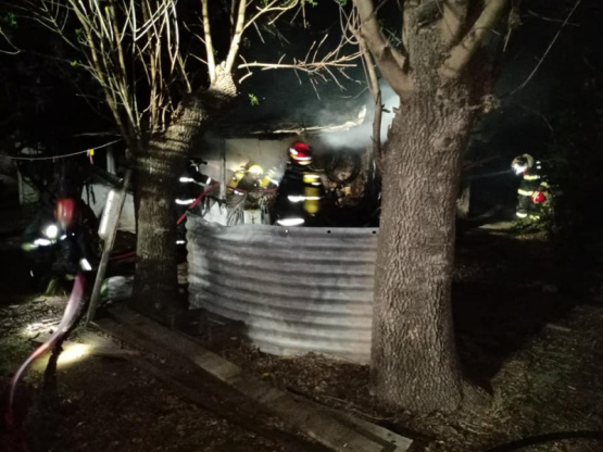Bomberos sofocaron un incendio que se desató en una vivienda de Inés Indart