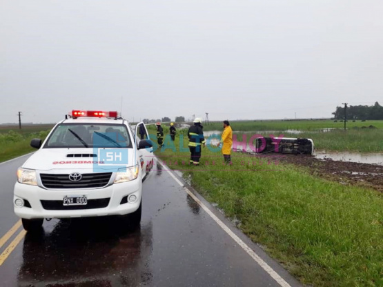 Volcó una camioneta en la ruta 31