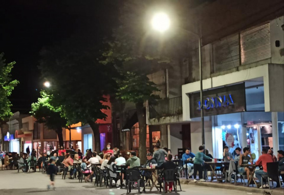 Los locales gastronómicos en Salto podrán atender en el interior a partir de mañana