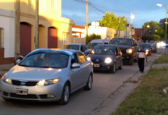 Con una caravana por las calles de Salto, celebraron el Día del Militante 