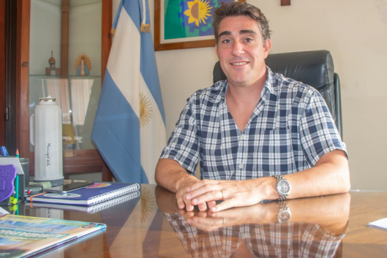 El Intendente de Capitán Sarmiento eliminó 98 tasas municipales 