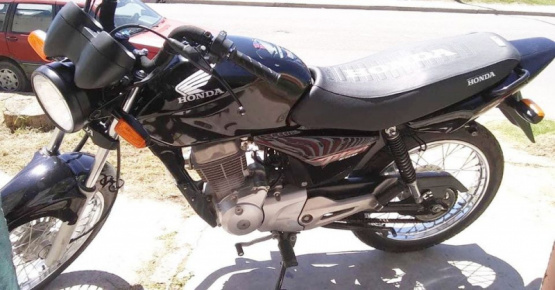 Lo contactó por Facebook para comprarle la moto, se la prestó para 