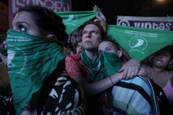 El Senado trata hoy la ley del aborto: pañuelazos y concentraciones a favor y en contra 