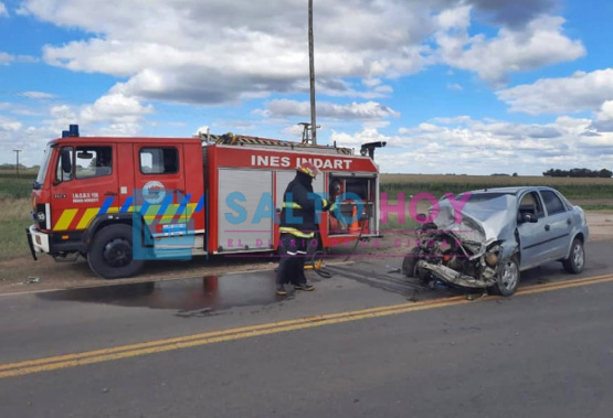 Un hombre fue hospitalizado tras chocar su auto con el acoplado de un camión en la ruta 31