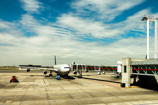 Nuevas restricciones: reducirán 30% la frecuencia de los vuelos internacionales