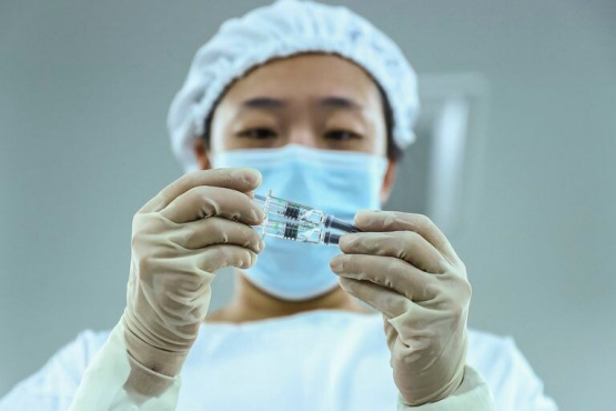 Vacunación: Avanza negociación con China para comprar un millón de dosis