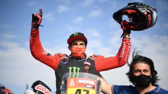 El argentino Kevin Benavides hizo historia y ganó el Dakar en motos