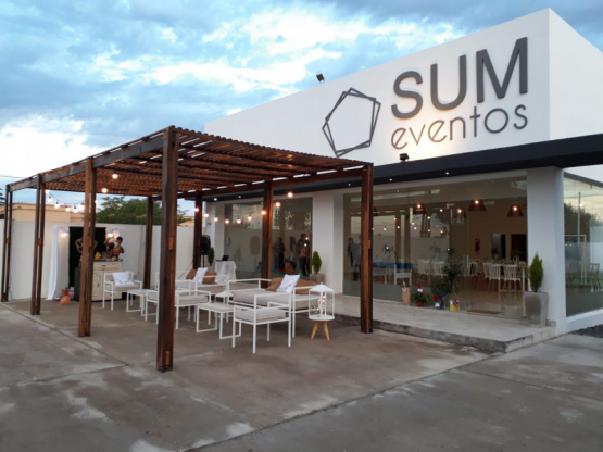 Delincuentes robaron en un salón de eventos 