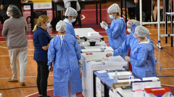 Sólo el 0,8% de la población recibió las dos dosis de la vacuna tras dos meses y 10 días de campaña