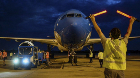 Un nuevo vuelo partió rumbo a Rusia para buscar más dosis de la vacuna Sputnik V