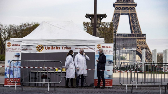 Francia entra en cuarentena total hasta mayo