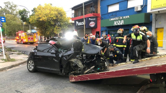 Lanús: iban en un Audi a alta velocidad y chocaron contra una columna: murieron dos hermanas