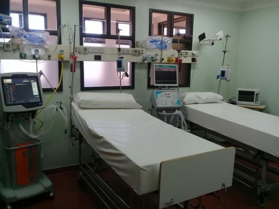 Camilo Alessandro recorrió la nueva sala intermedia de pediatría y neonatología y la ampliación de la sala de terapia intensiva