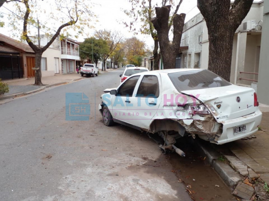 Violento choque en calle Bernardino Esperanza 