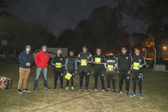 Entregaron chalecos a jugadores del Club CUSA