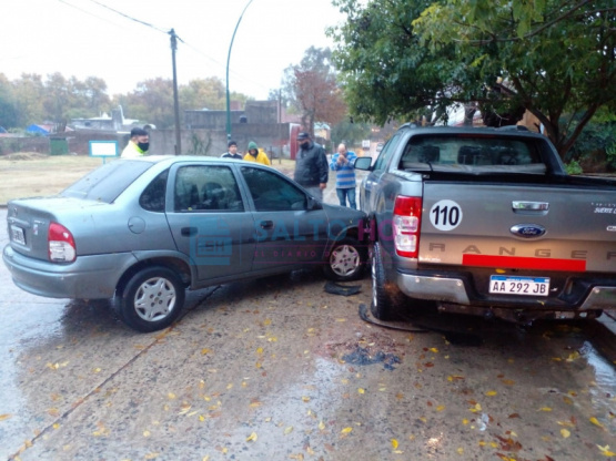 Manejaba alcoholizado y chocó contra una camioneta 