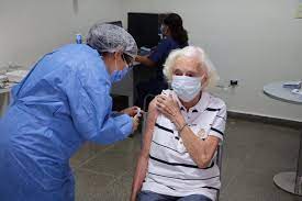 Más de 800 mayores de 70 años ya fueron vacunados